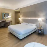 فندق Nasco 4*